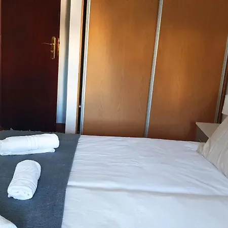 Comfy Costa Cabral- Big 3 Bedroom With 2 Baths * Порту