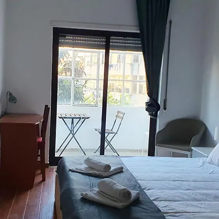 Comfy Costa Cabral- Big 3 Bedroom With 2 Baths Апартаменты
