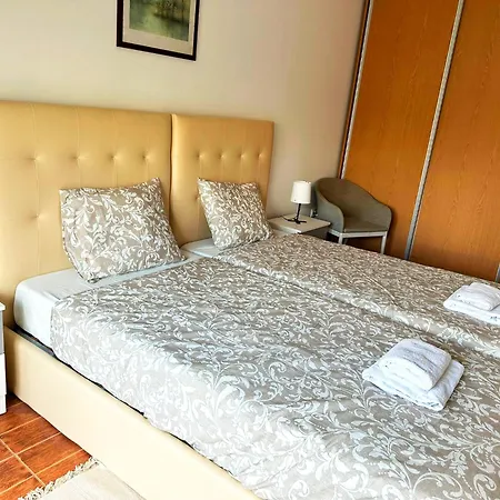 Comfy Costa Cabral- Big 3 Bedroom With 2 Baths